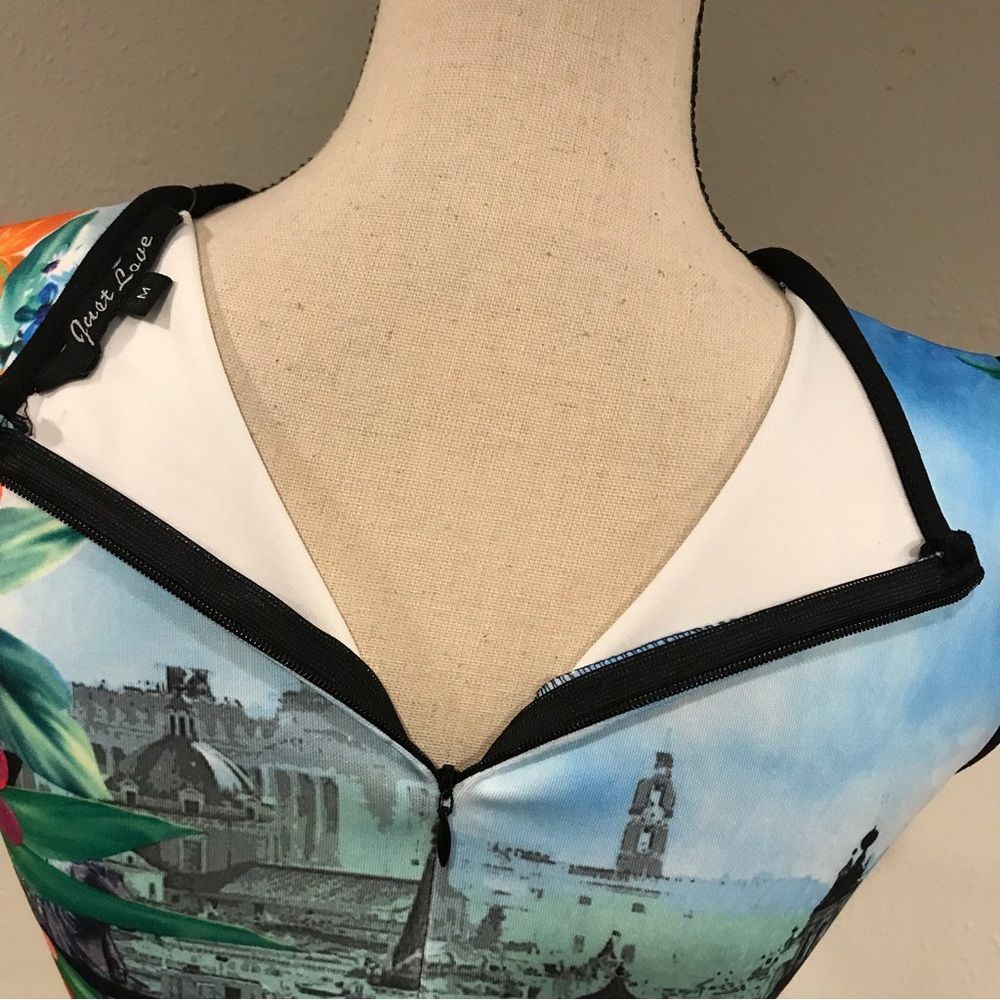 Sleeveless Multicolor Cityscape Bodycon Dress - Picture 10 of 13